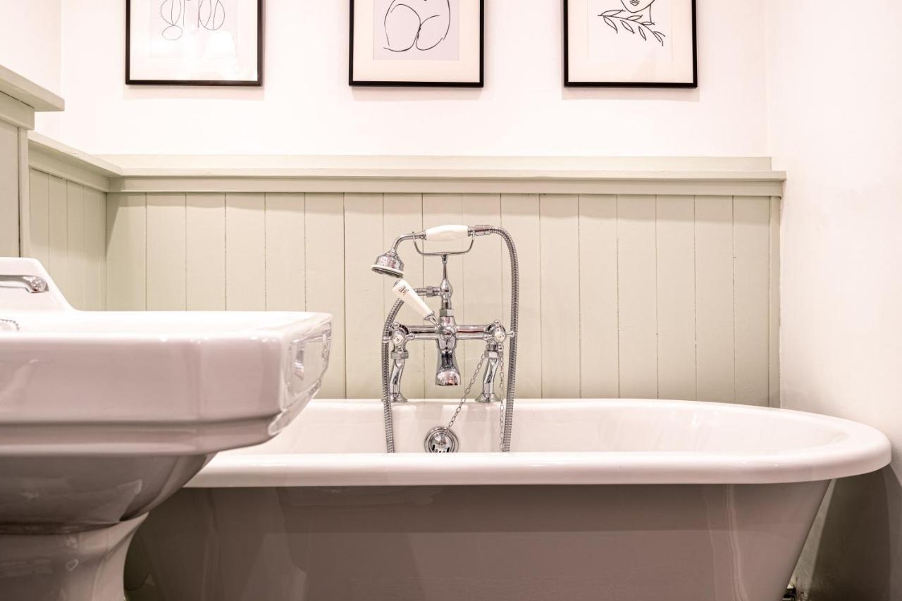 Low Nook Cottage - Gorgeous Decor โบรกห์ตัน อิน เฟอร์เนส ภายนอก รูปภาพ