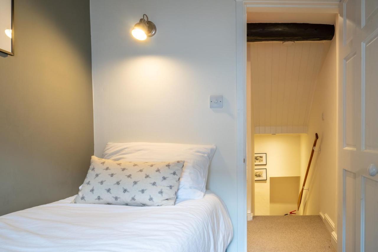 Low Nook Cottage - Gorgeous Decor โบรกห์ตัน อิน เฟอร์เนส ภายนอก รูปภาพ